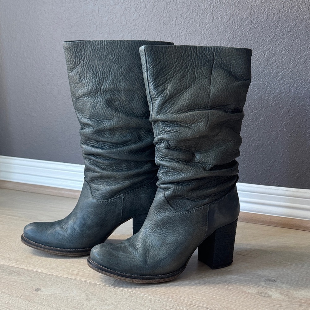 Stylish Gray Leather Women's Boots size 7